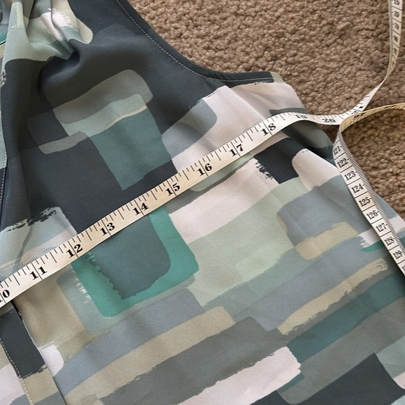 NYDJ Patterned Sleeveless Top - Green and Gray size medium - Picture 3 of 7